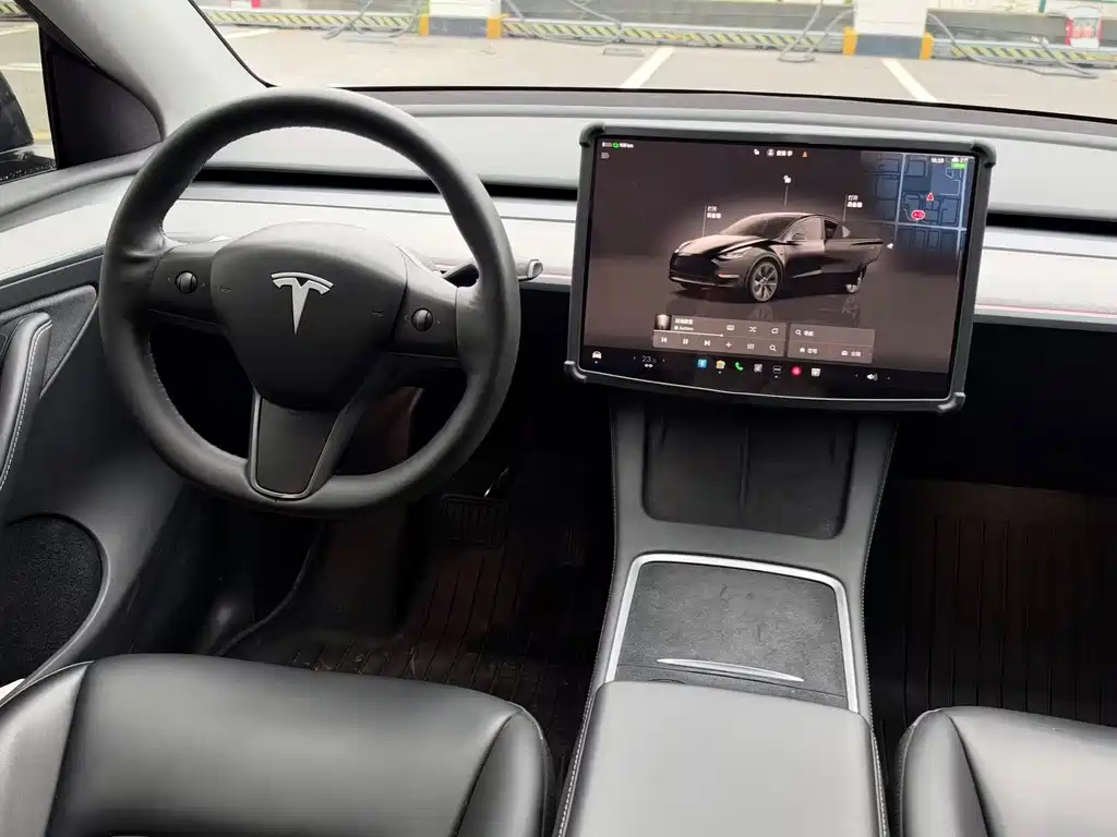 Tesla Model Y — миниатюра 13
