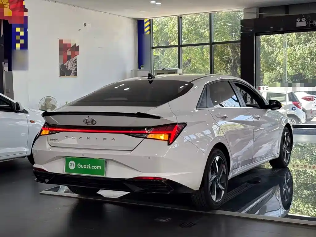 Hyundai Elantra — миниатюра 7