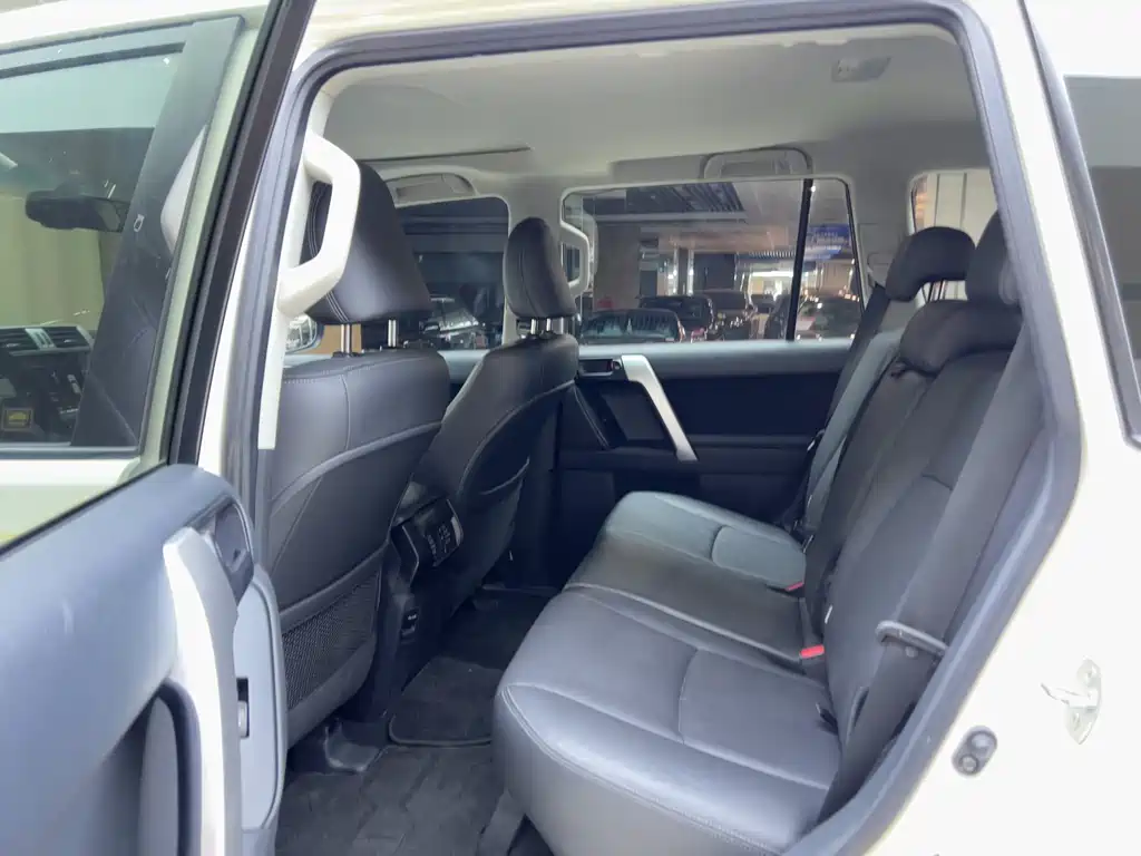 Toyota Land Cruiser Prado 2016 2.7L AT Standard
