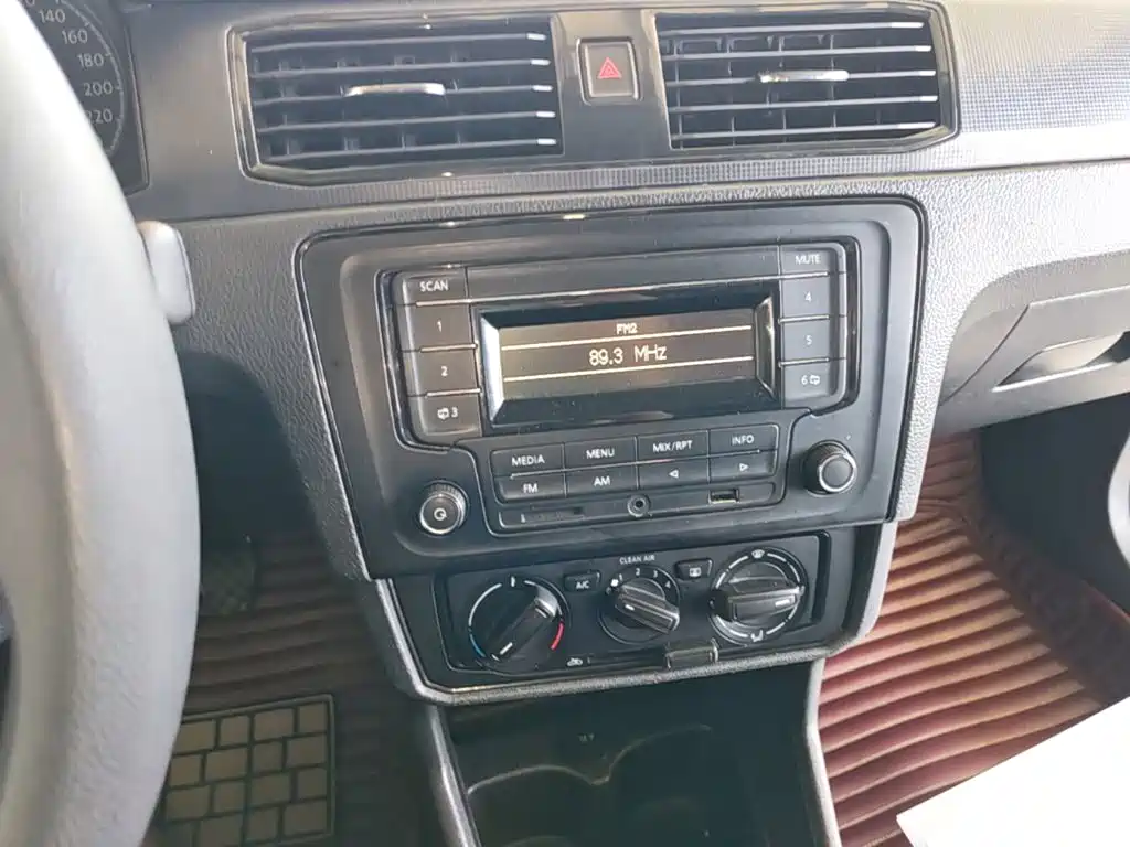 Volkswagen Santana — миниатюра 13