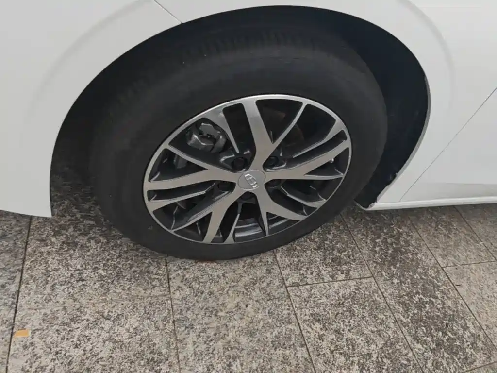 Geely Emgrand — миниатюра 23