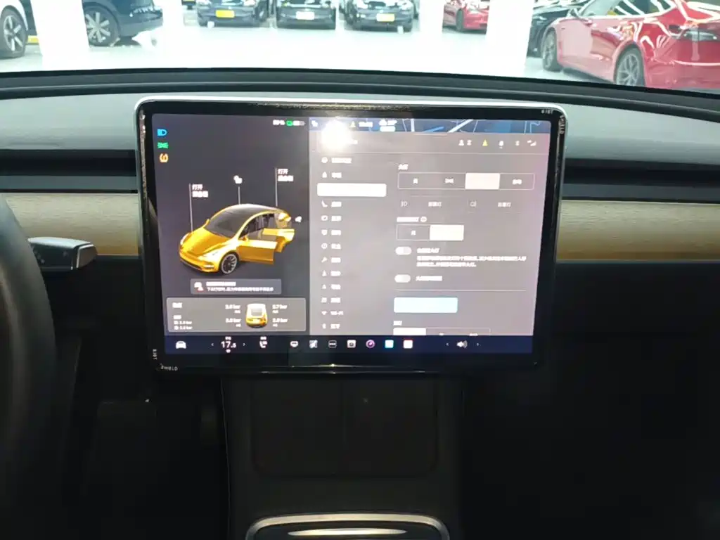 Tesla Model Y — миниатюра 13
