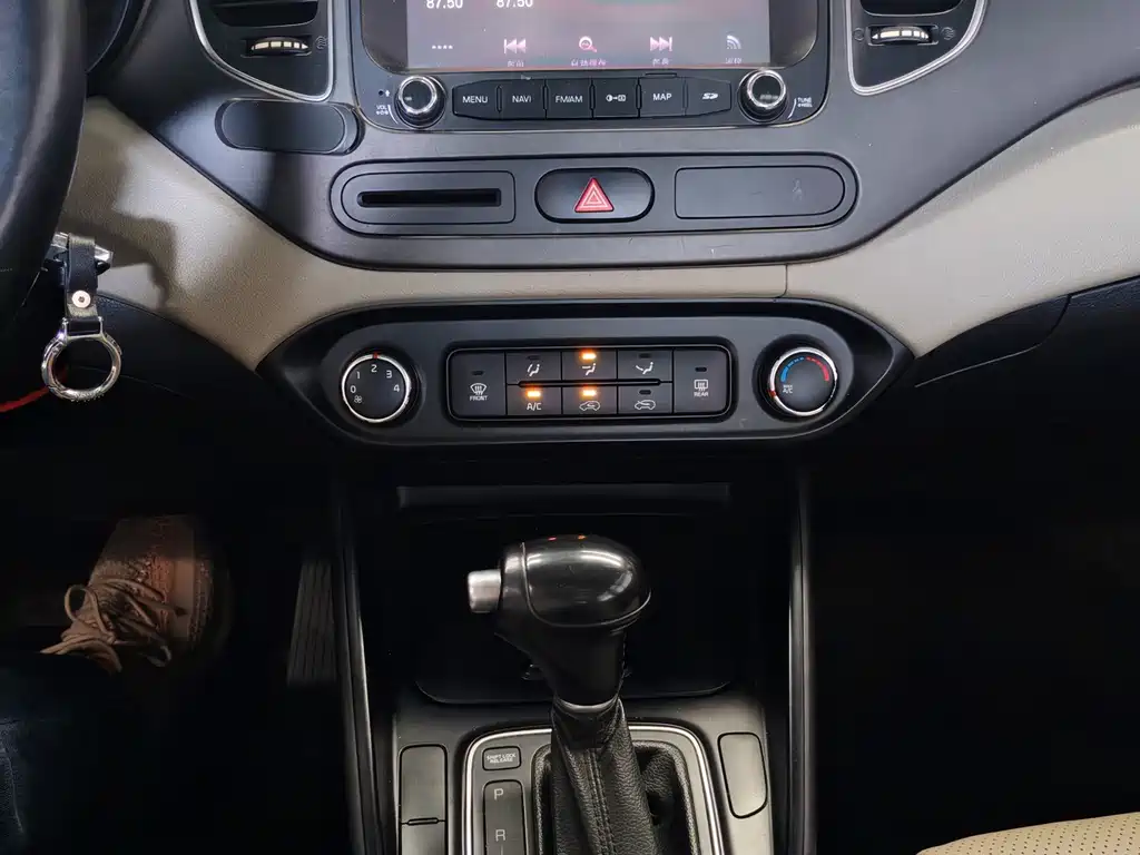 Kia Carens — миниатюра 18