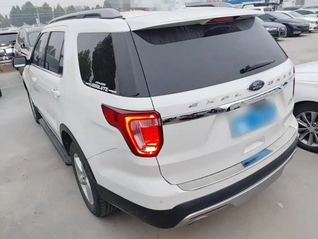 Ford Explorer (Import) — миниатюра 5