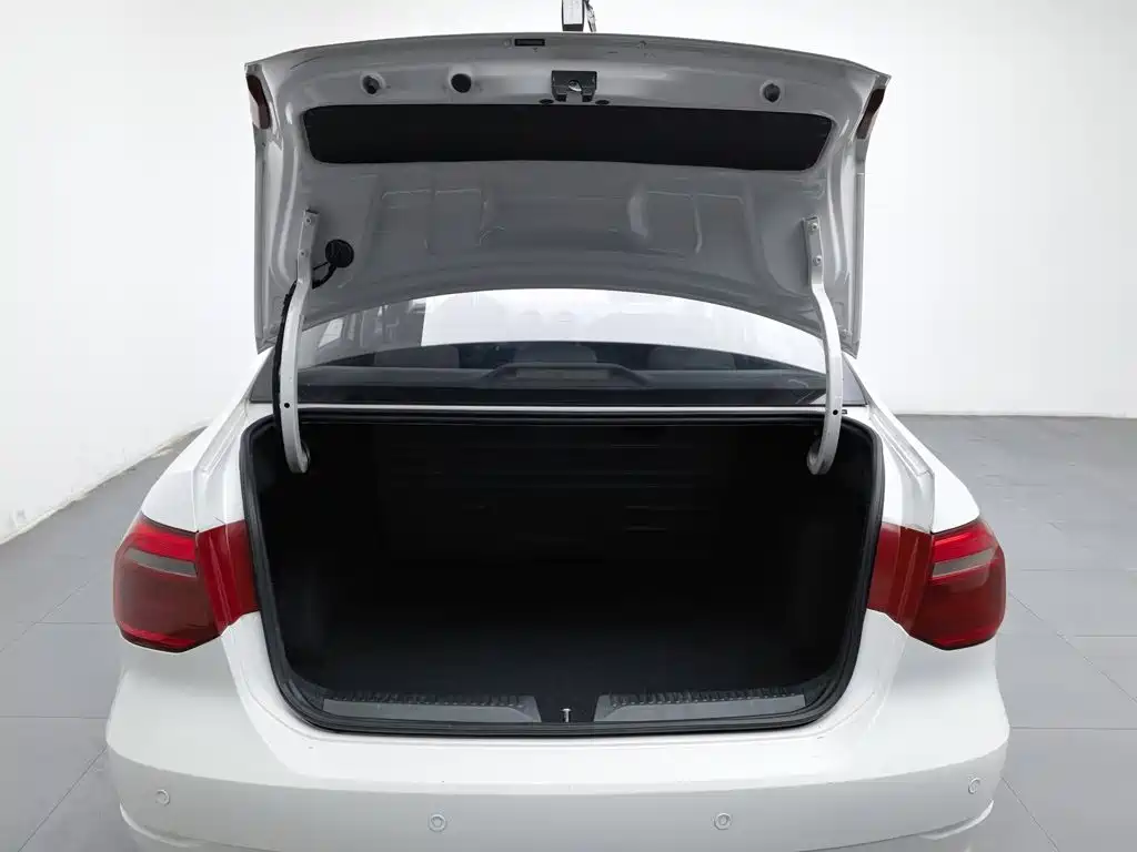 Volkswagen Jetta — миниатюра 16
