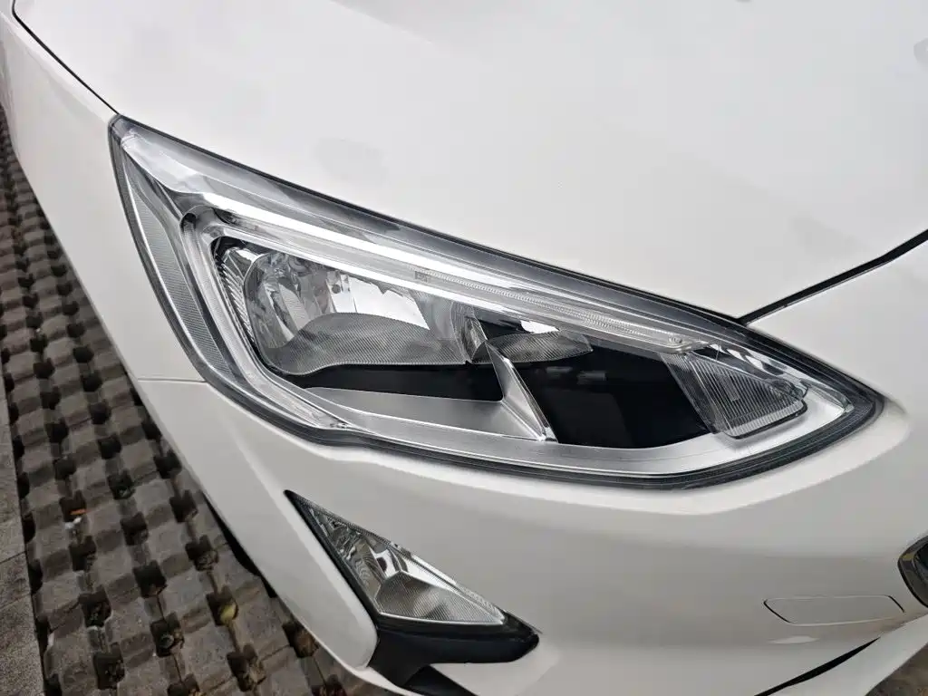 Ford Focus — миниатюра 7
