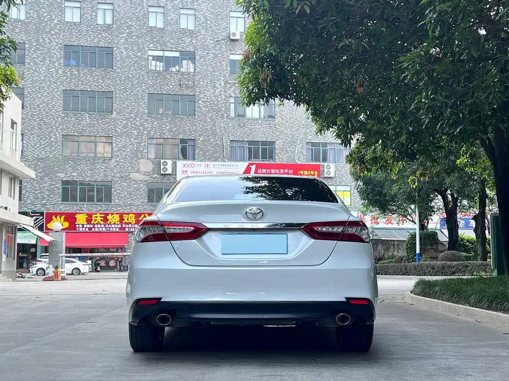 Toyota Camry — миниатюра 3