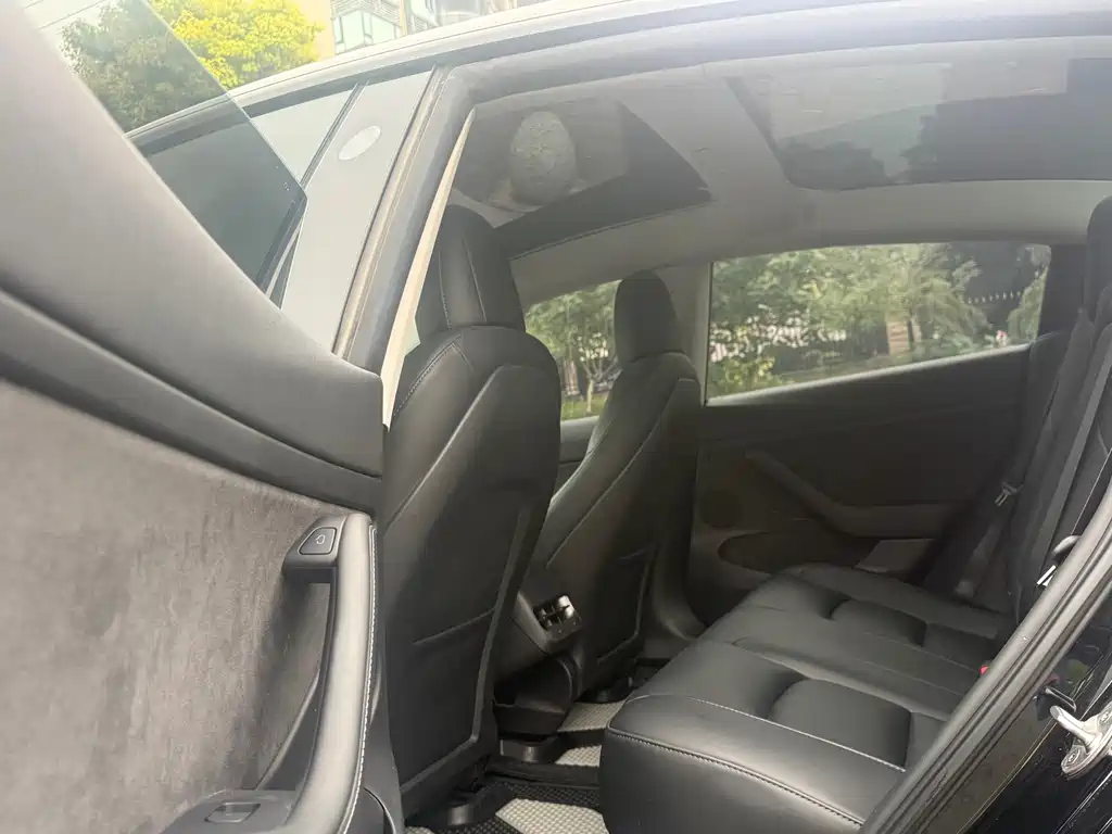 Tesla Model 3 — миниатюра 15