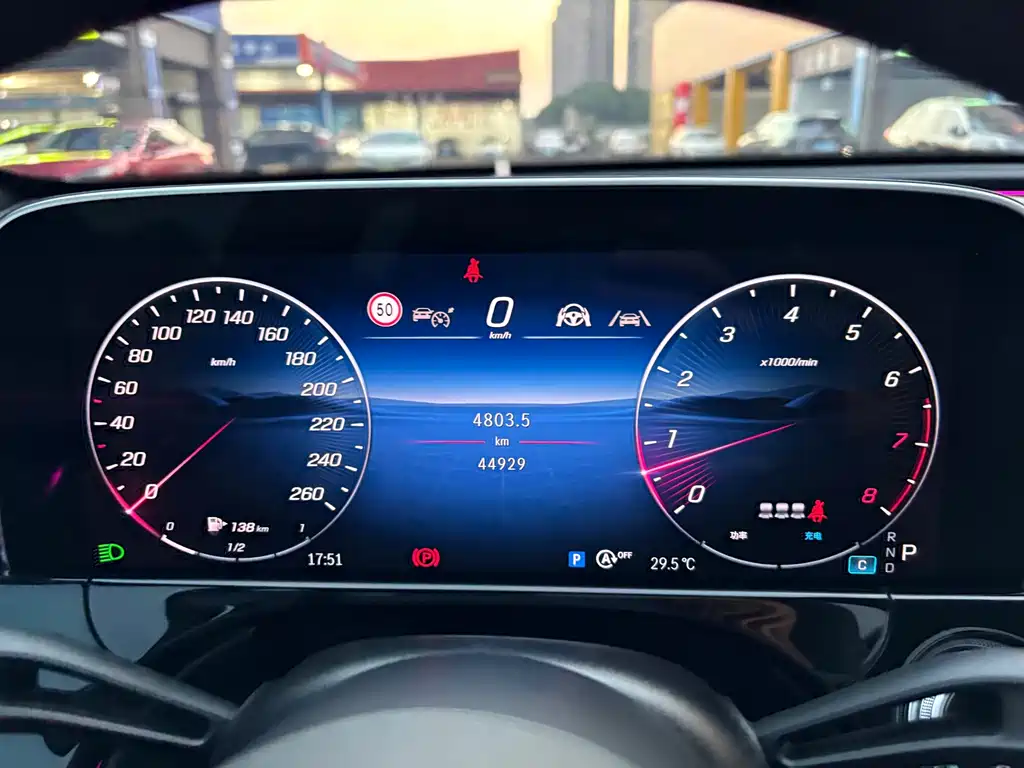 Mercedes-Benz E-Class — миниатюра 21