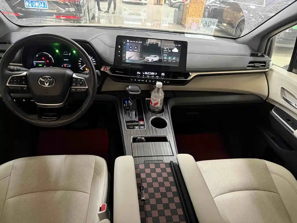 Toyota Sienna — миниатюра 7