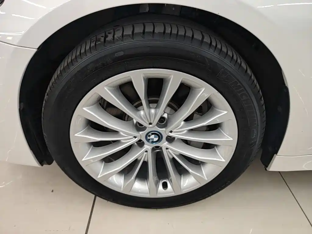 BMW 5 Series New Energy — миниатюра 23