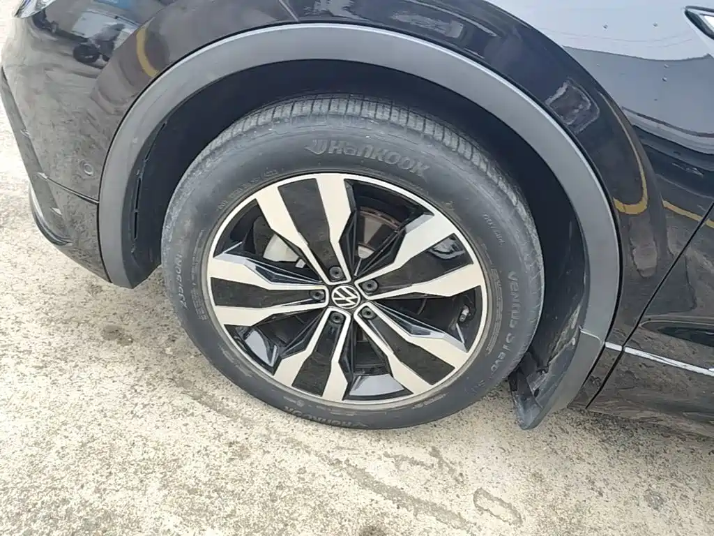 Volkswagen Tiguan L — миниатюра 23
