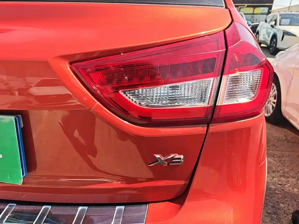 Geely Vision X3 — миниатюра 8
