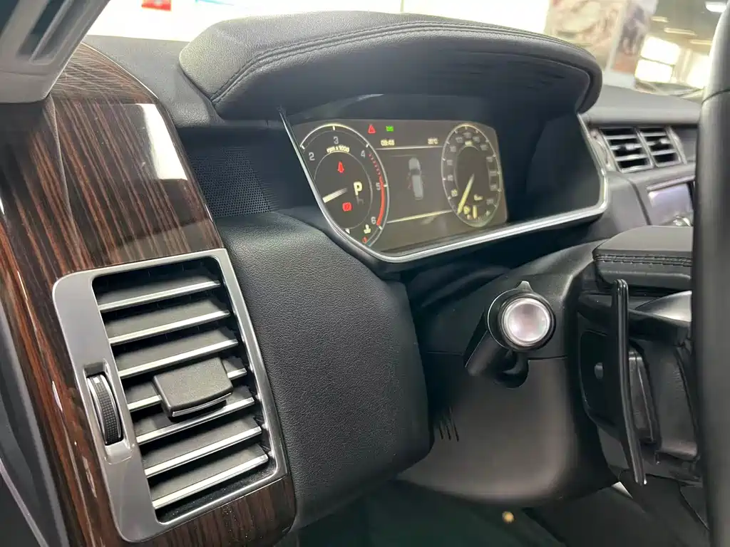 Land Rover Range Rover — миниатюра 14