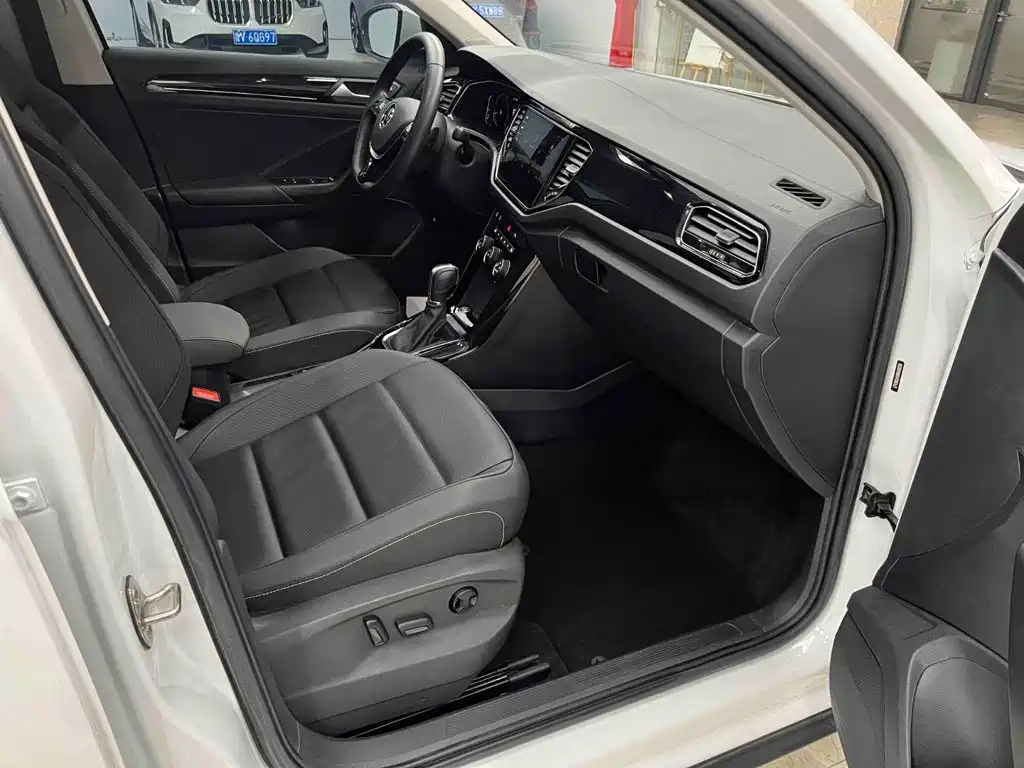 Volkswagen T-Roc — миниатюра 17