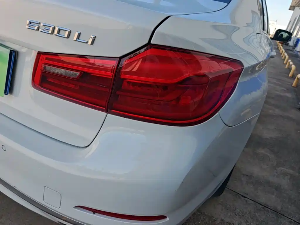BMW 5 Series — миниатюра 8