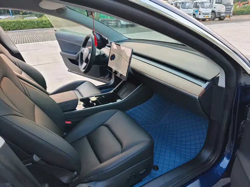 Tesla Model 3 — миниатюра 9
