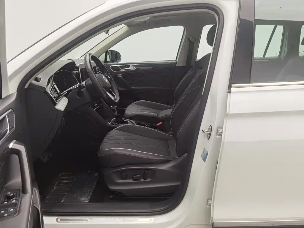 Volkswagen Tiguan L — миниатюра 10