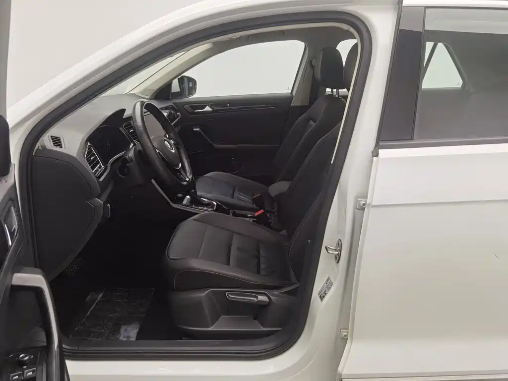 Volkswagen T-Roc — миниатюра 10