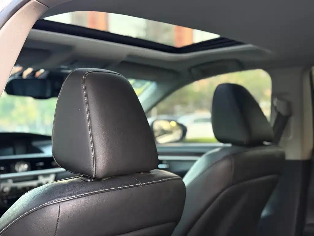 Lexus ES — миниатюра 11