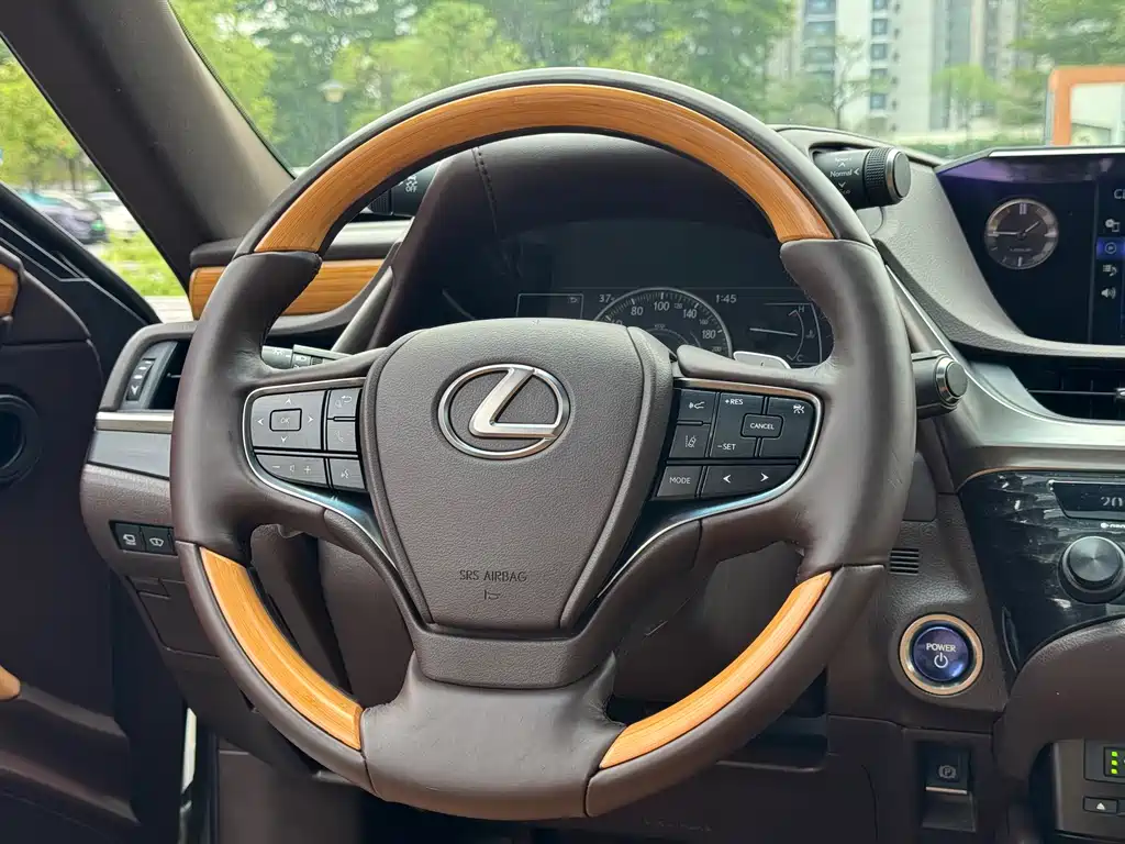 Lexus ES 2018 300h Executive V