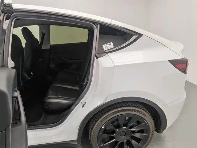 Tesla Model Y — миниатюра 13
