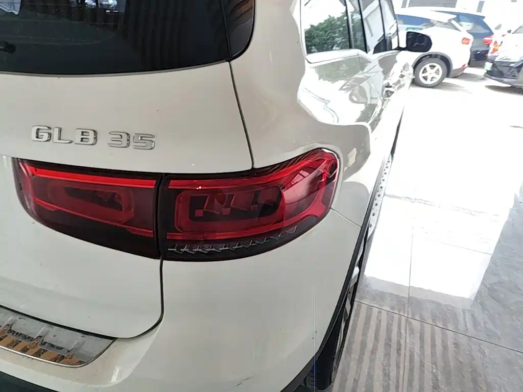 Mercedes-Benz GLB — миниатюра 8
