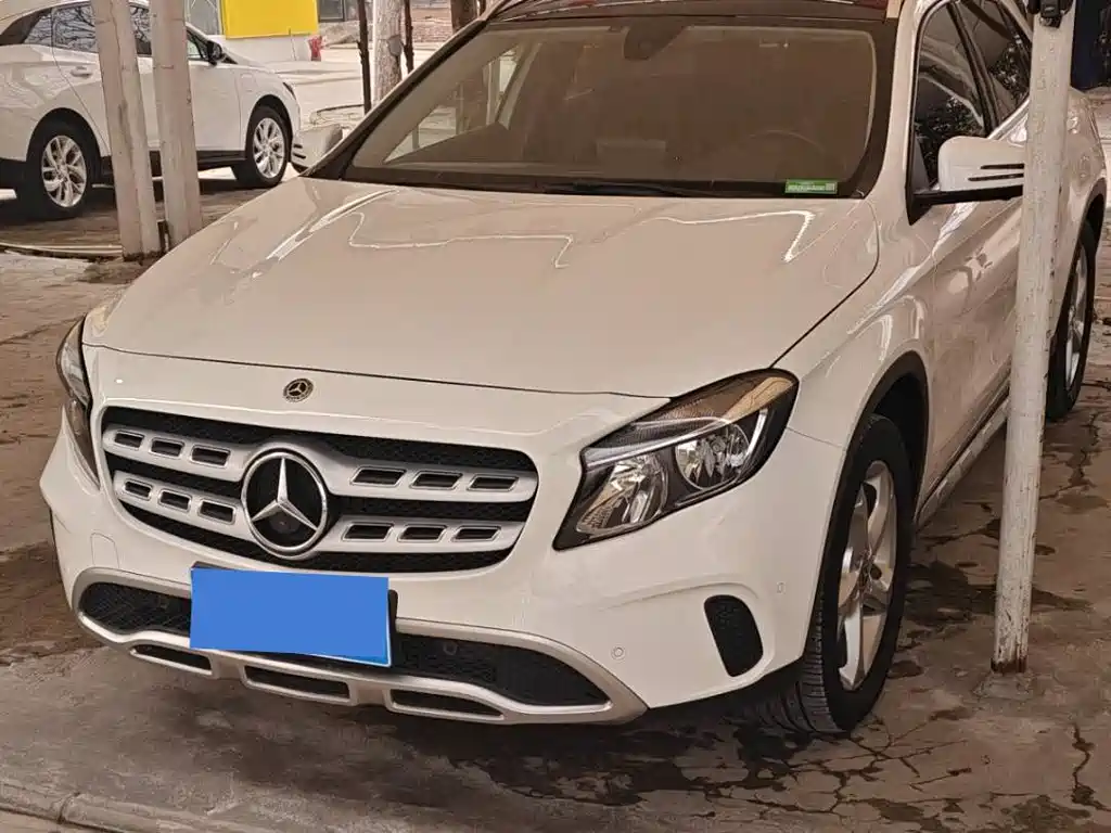 MERCEDES-BENZ GLA