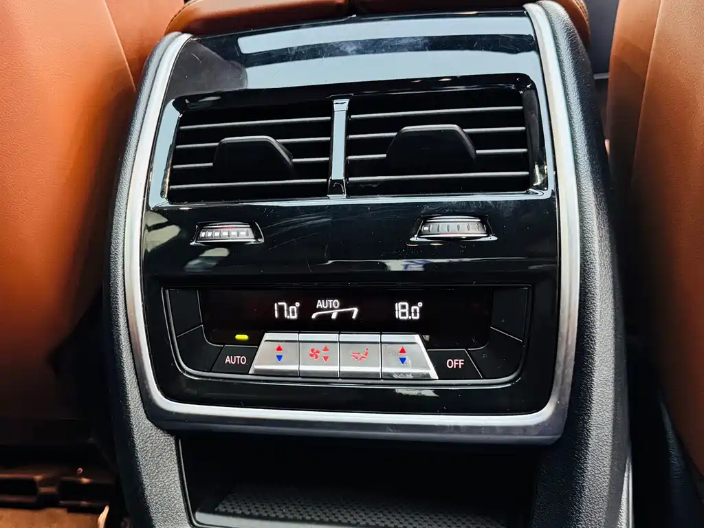 BMW X7 — миниатюра 11