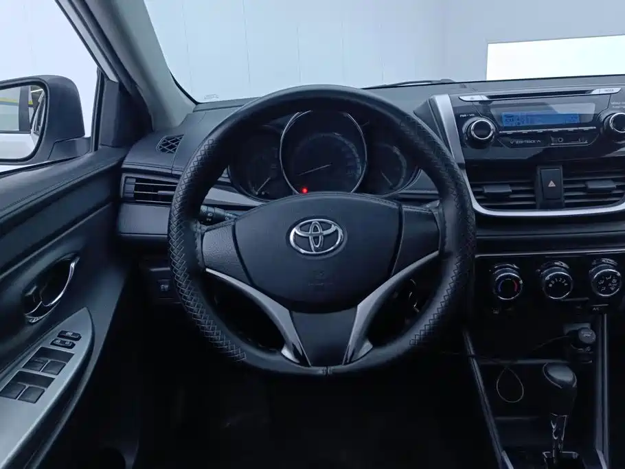 Toyota Yaris L — миниатюра 15