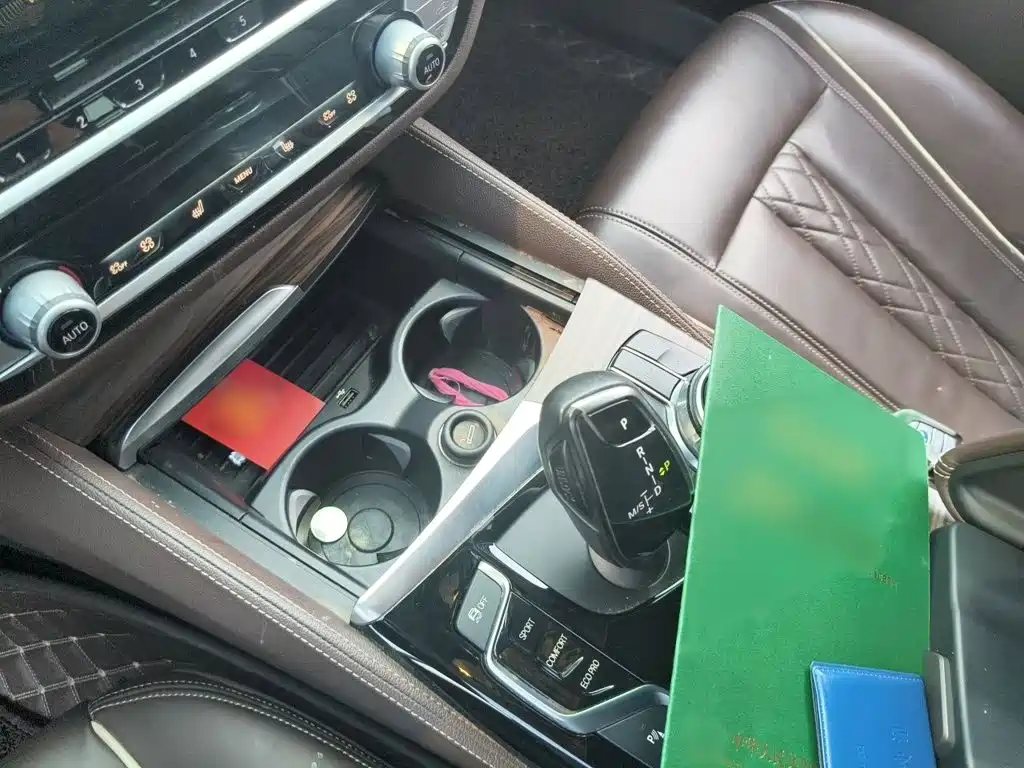 BMW 5 Series — миниатюра 7