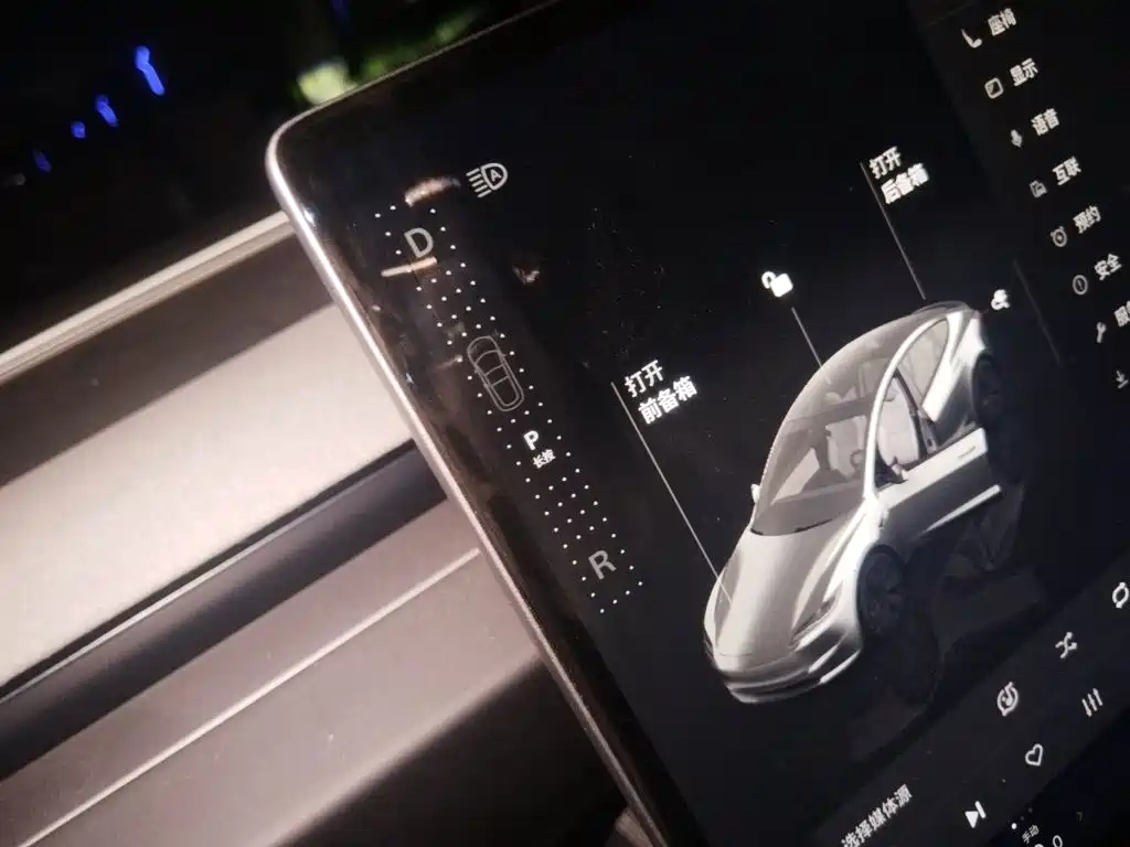 Tesla Model 3 — миниатюра 10
