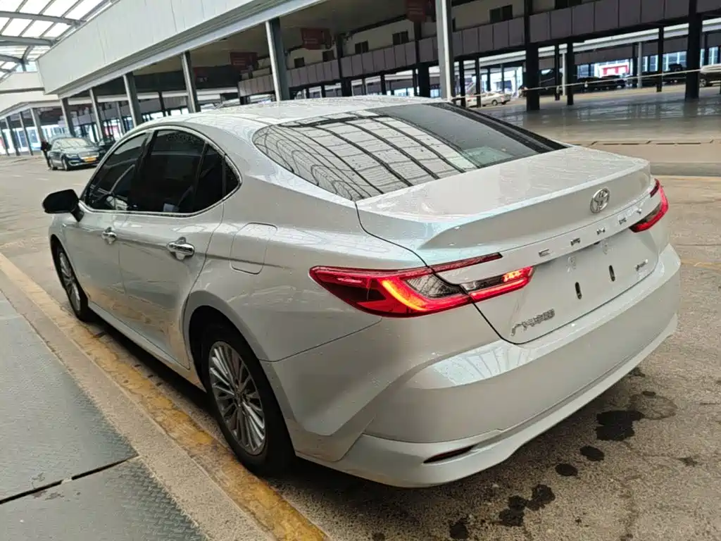 Toyota Camry — миниатюра 5