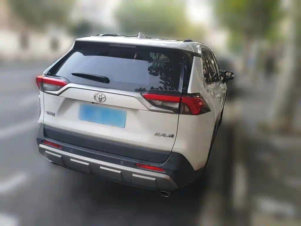 Toyota RAV4 — миниатюра 4