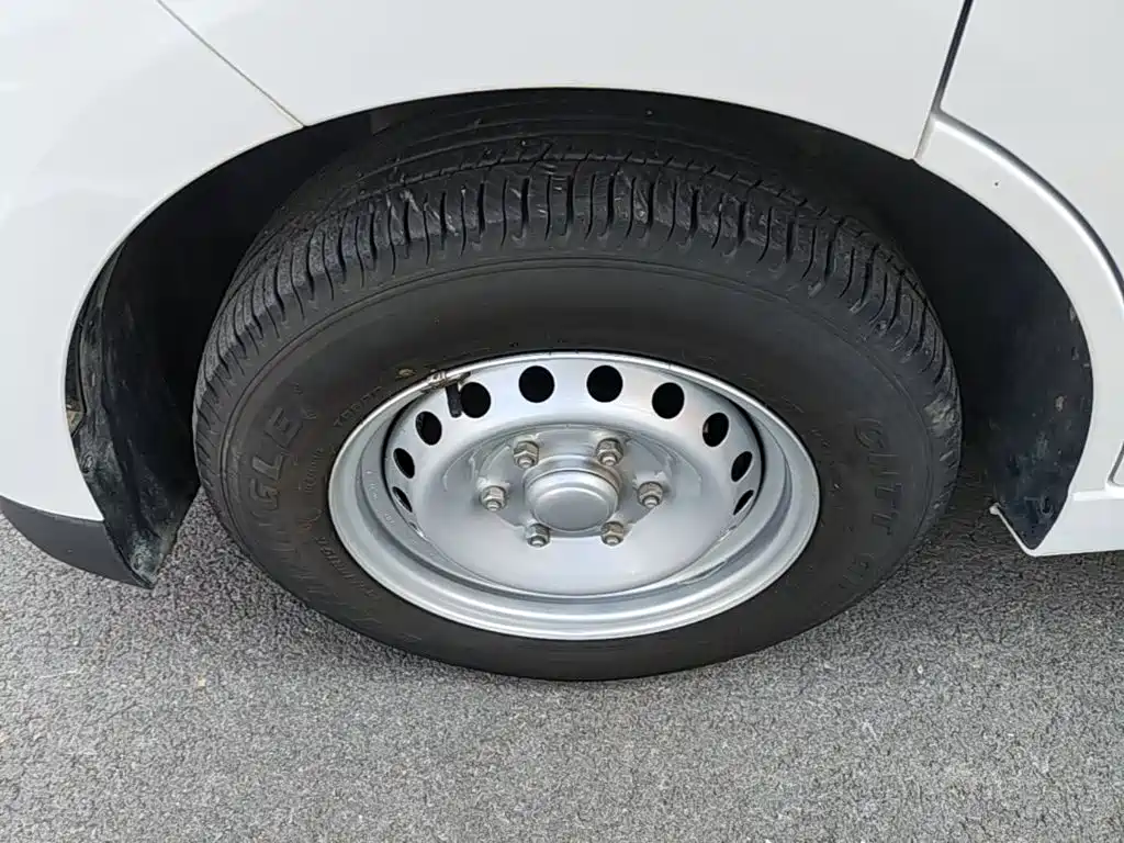 Wuling Yangguang — миниатюра 23
