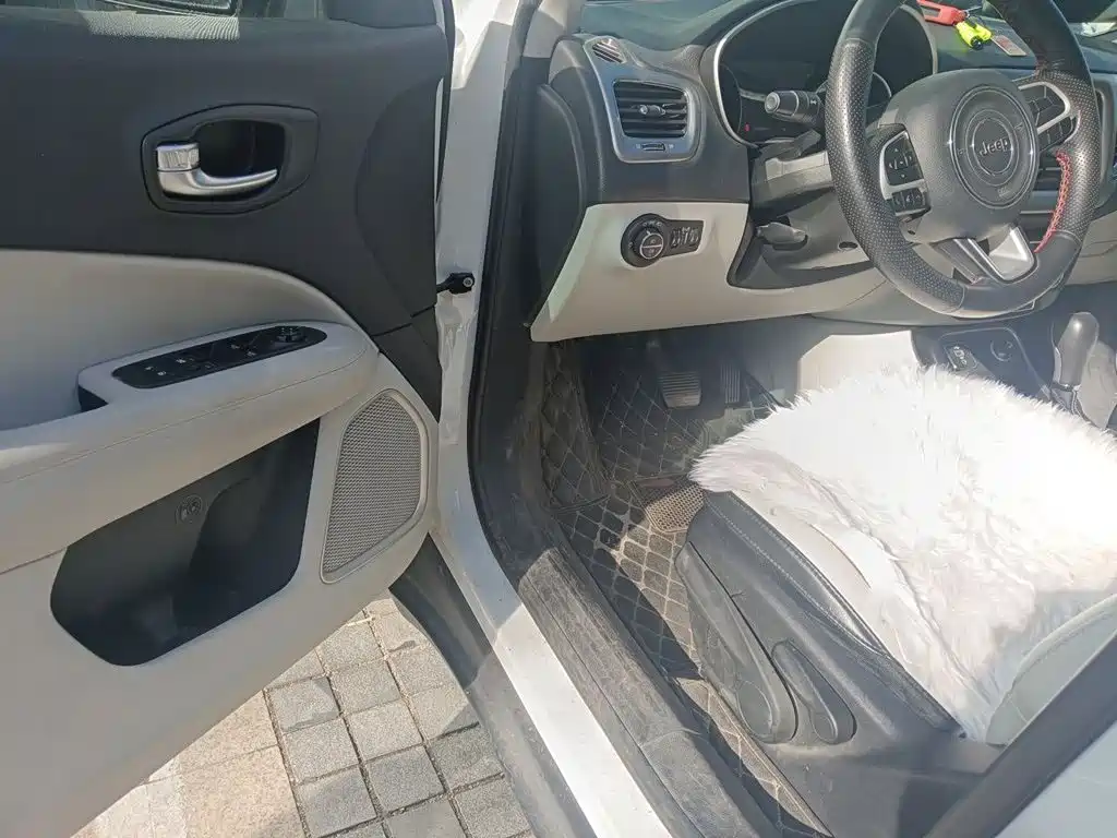 Jeep Compass — миниатюра 12