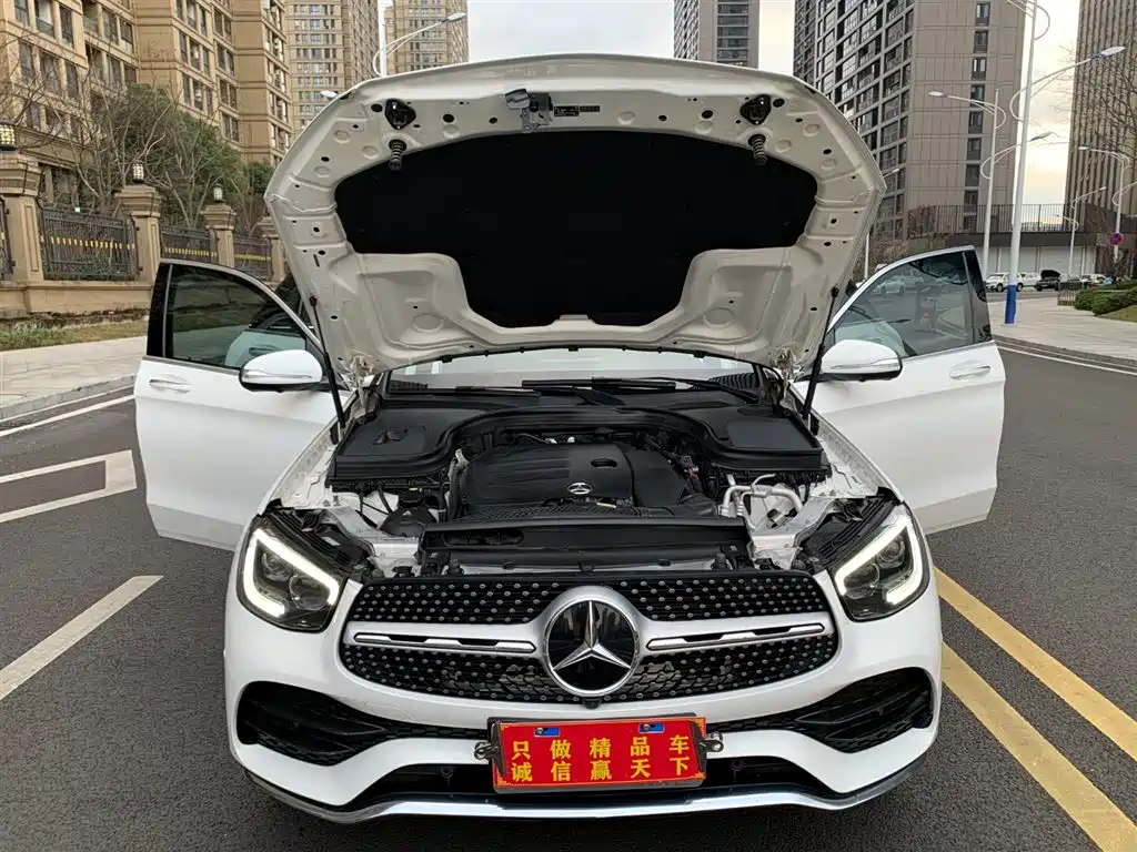 MERCEDES-BENZ GLC