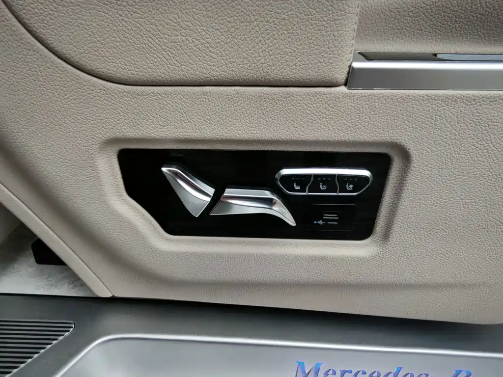 Mercedes-Benz V-Class — миниатюра 17