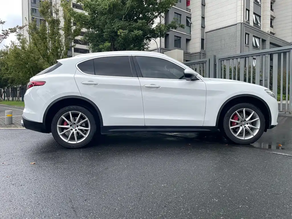 Alfa Romeo Stelvio — миниатюра 3