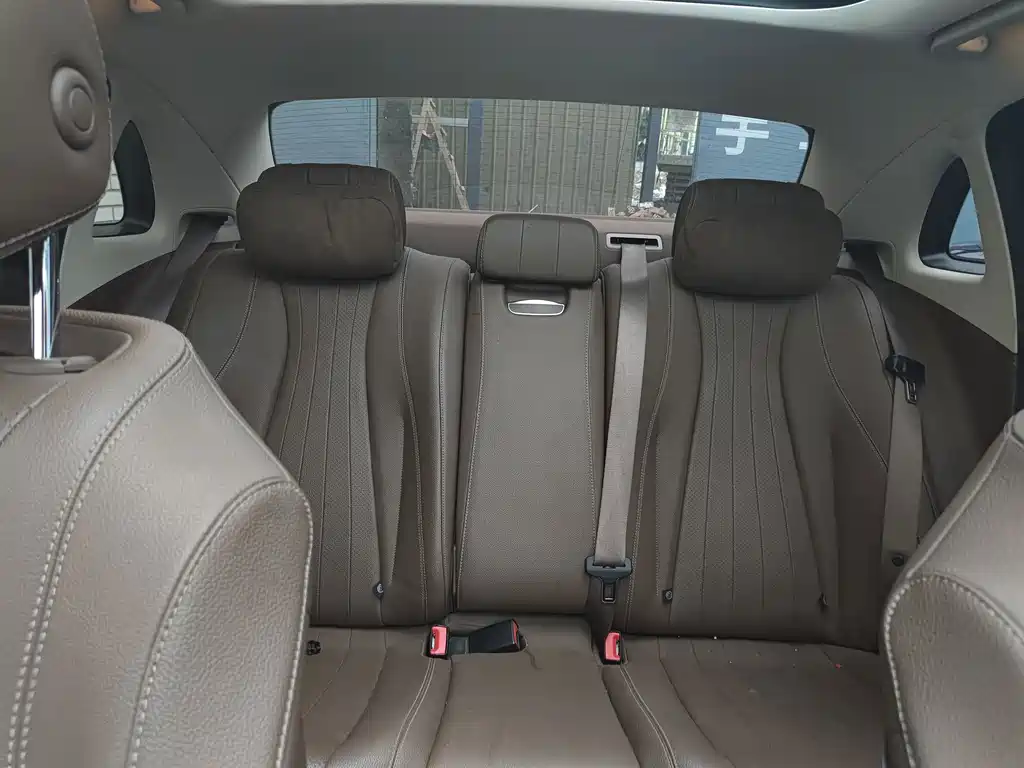 Mercedes-Benz E-Class — миниатюра 4