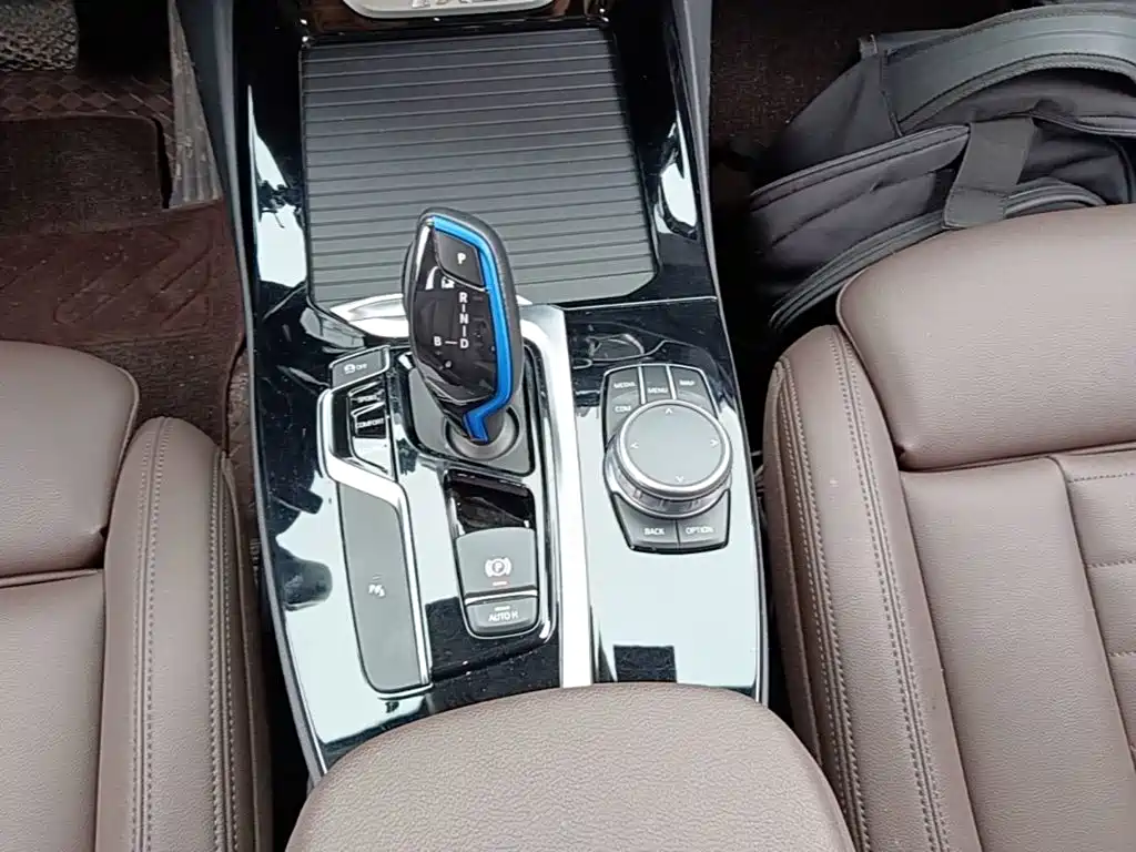 BMW iX3 — миниатюра 14