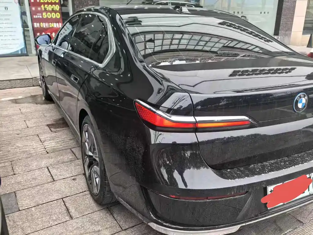 BMW I7