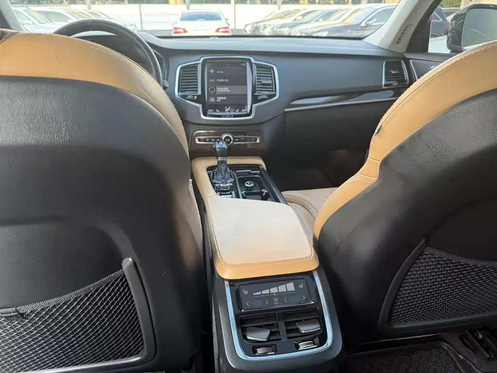Volvo XC90 2015 T6 7 мест