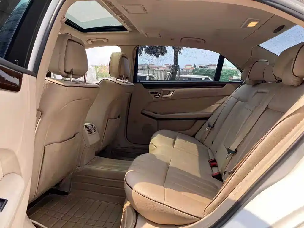 Mercedes-Benz E-Class — миниатюра 7