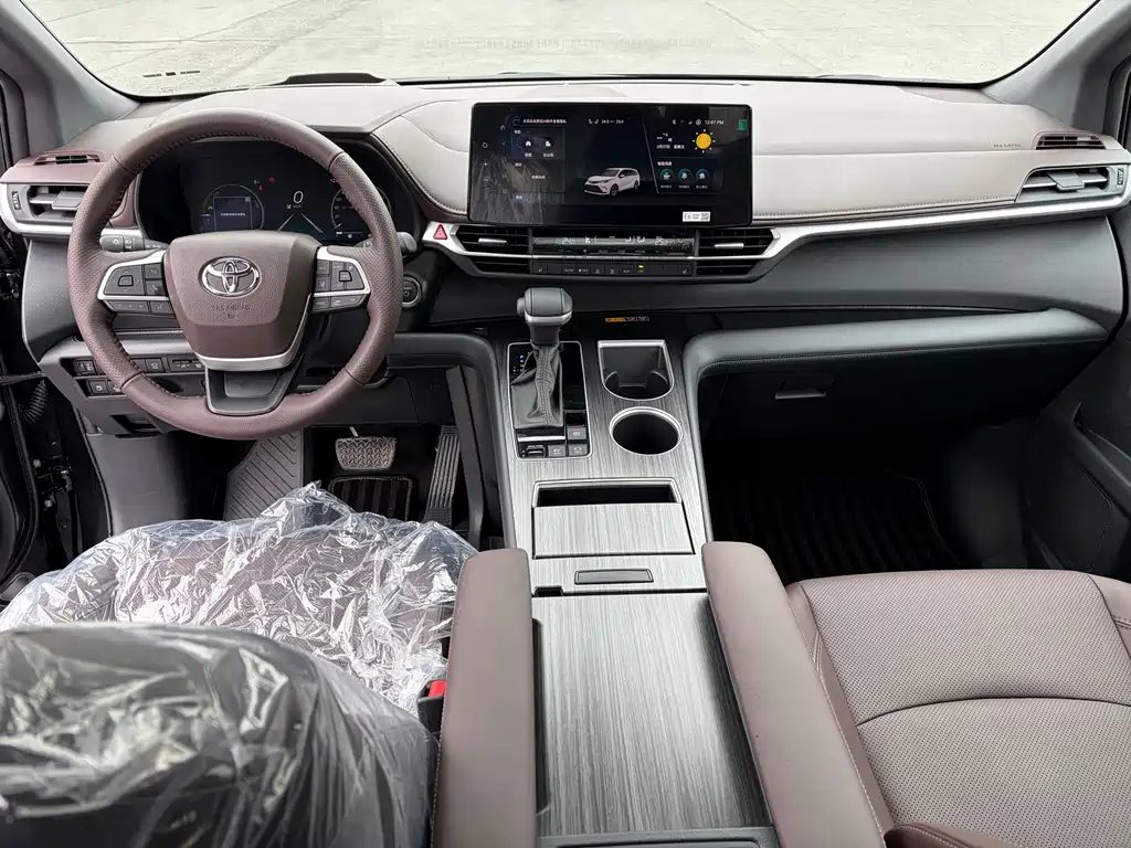 Toyota Granvia 2026 2.5L Luxury PLUS