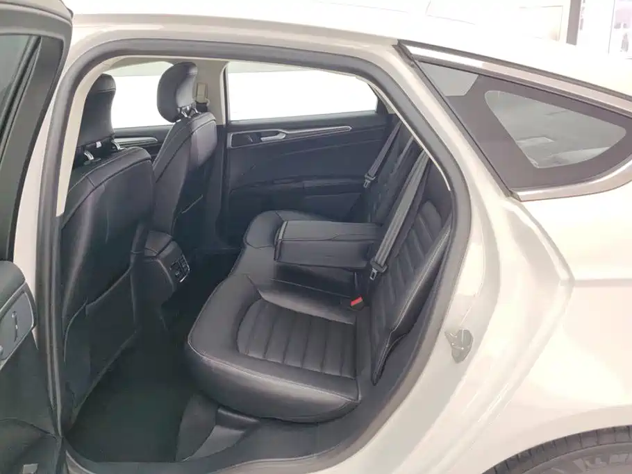 Ford Mondeo — миниатюра 11