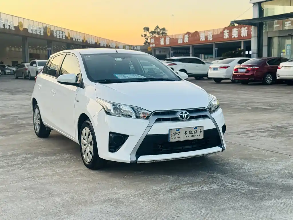 Toyota Yaris L — миниатюра 2