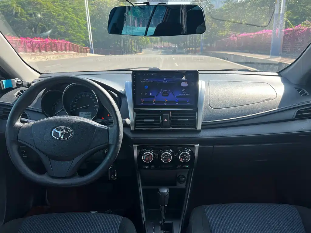 Toyota Yaris L — миниатюра 8