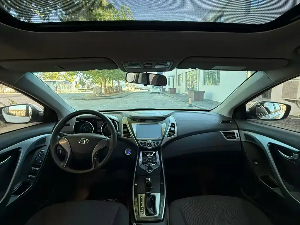Hyundai Elantra Langdong — миниатюра 14