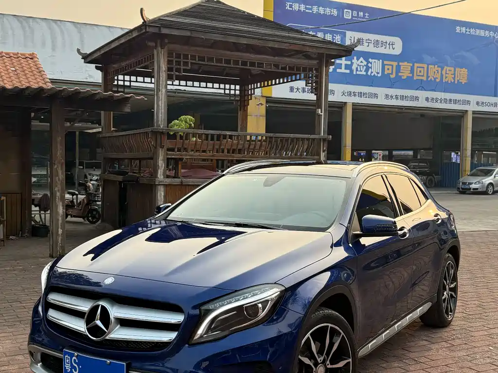 MERCEDES-BENZ GLA
